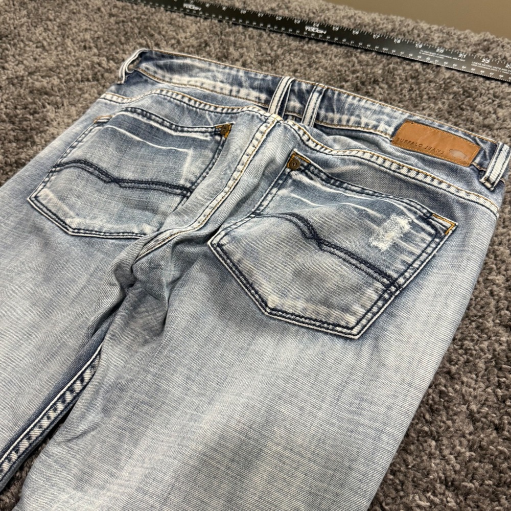 Classic Buffalo Jeans Straight Leg Mens Light Wash Excellent Distressed 36x32